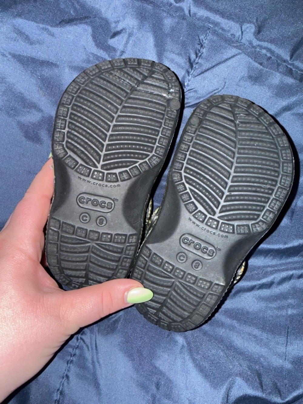 CROCS Kids Classic Clog in Moss Green Camouflage - Picture 3 of 3